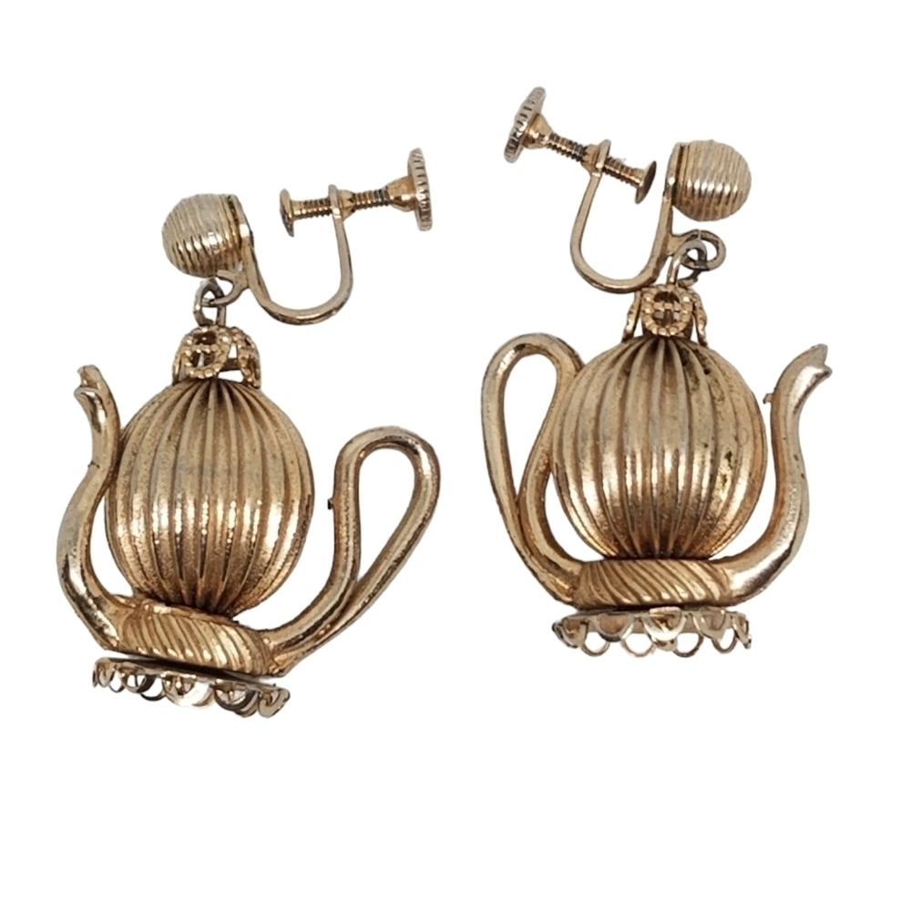 Vintage Gold Tone Teapot Dangle Earrings • Screw Back • Mid Century Retro - Picture 3 of 4